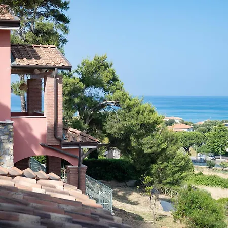 Aparthotel Castel Del Mare Suites&apartments