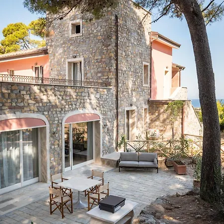 Castel Del Mare Suites&apartments *