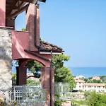 Castel Del Mare Suites&apartments Apartahotel
