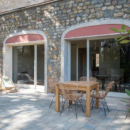 Castel Del Mare Suites&apartments *