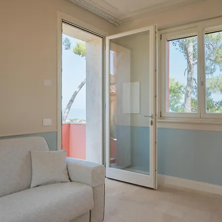 Castel Del Mare Suites&apartments * 산빈첸초