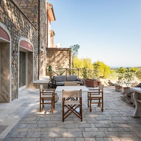 Castel Del Mare Suites&apartments *